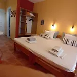 شقة Krini *